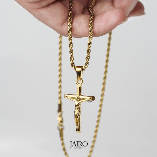 JAIRO Samuel Crucifix Cross Necklace in Gold