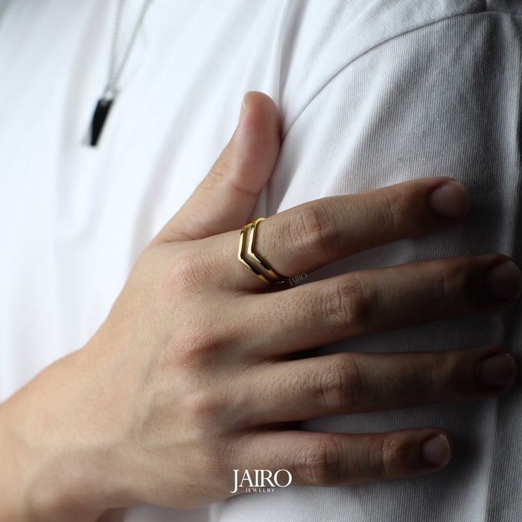 JAIRO Vega Double V Ring in Gold