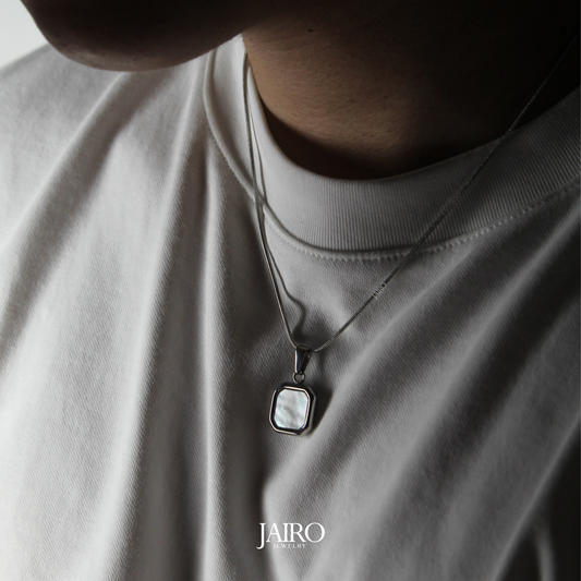 JAIRO Harman Shell Amulet Necklace in Silver