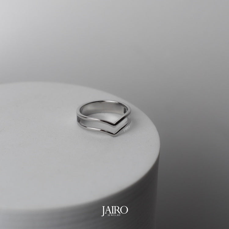 JAIRO Vega Double V Ring in Silver