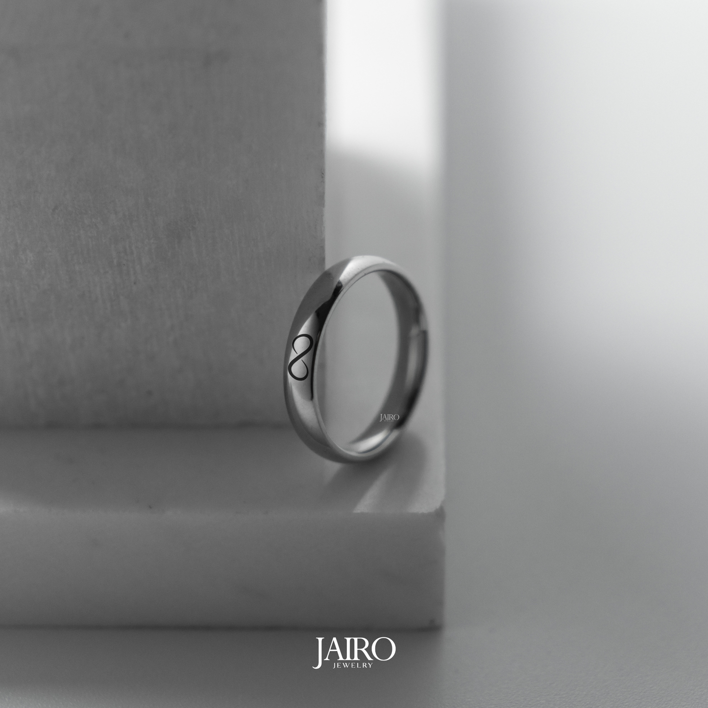 JAIRO Engraved Classic Ring in Silver