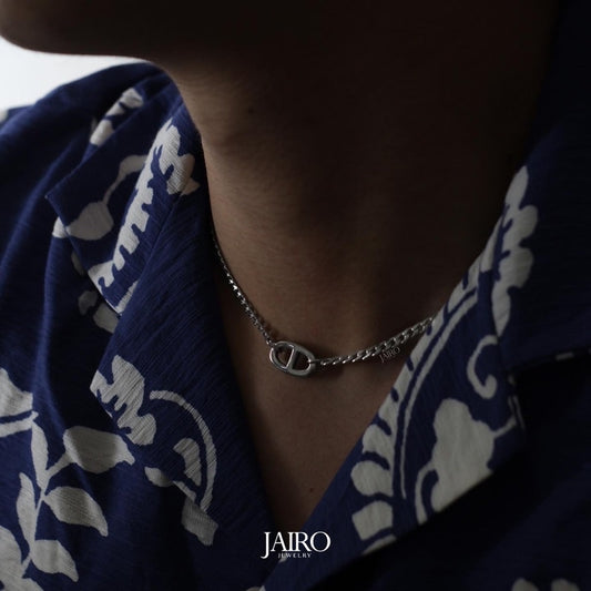 JAIRO Chevron Necklace in Silver