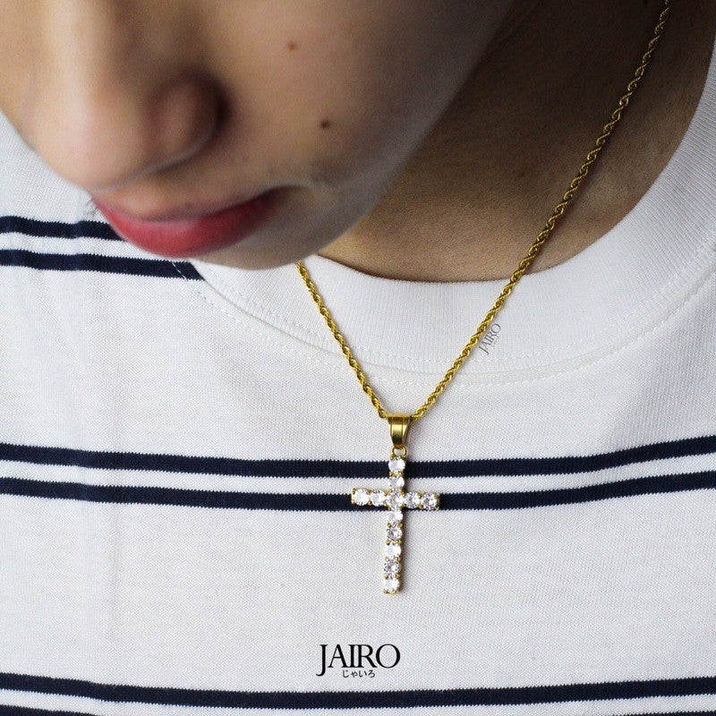 JAIRO Matheus Iced Out Crucifix Necklace in Gold