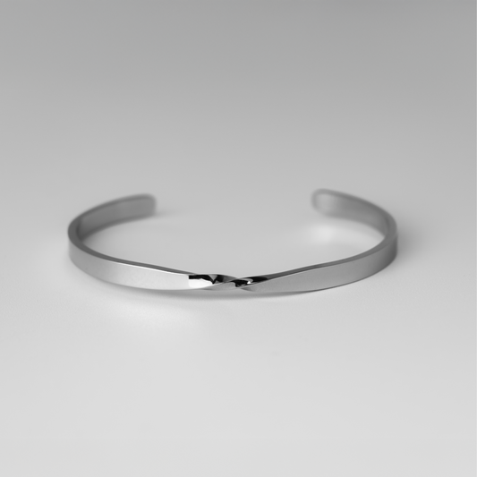 JAIRO Sandro Twisted Cuff Bangle in Silver