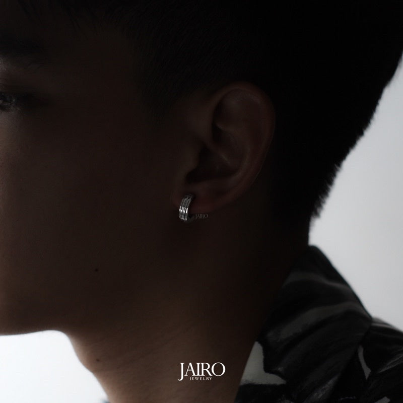 JAIRO Carter Clip Earring in Silver