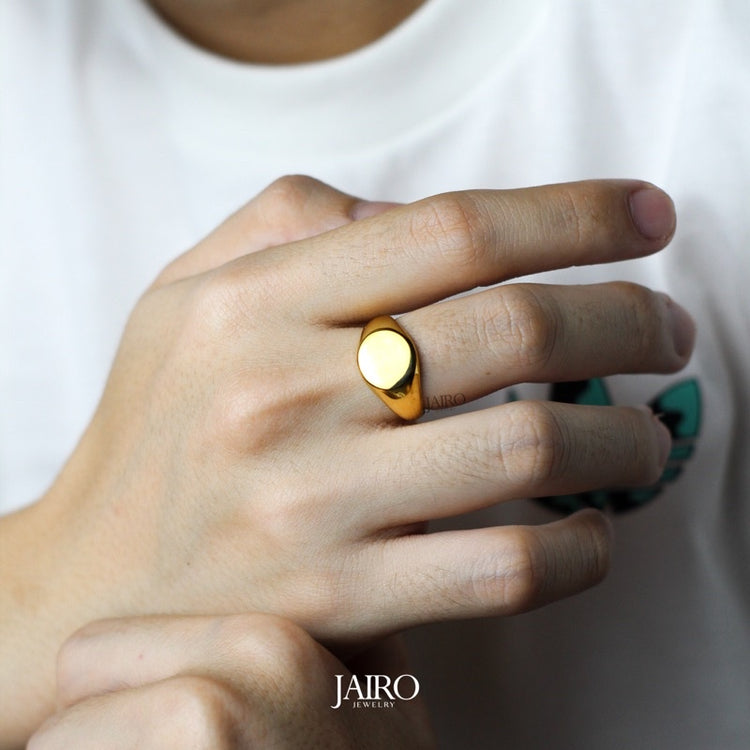 JAIRO Luca Signet Ring in Gold