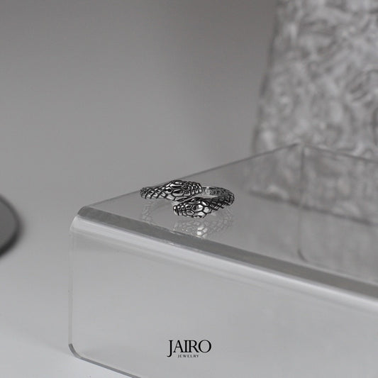 JAIRO Serafin Twin Snake Ring in Silver