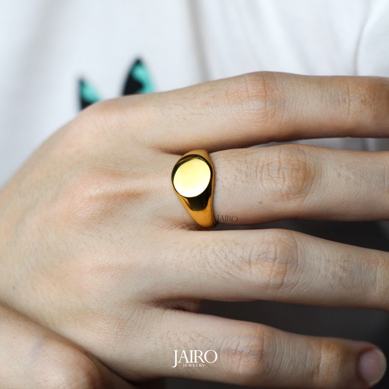 JAIRO Luca Signet Ring in Gold