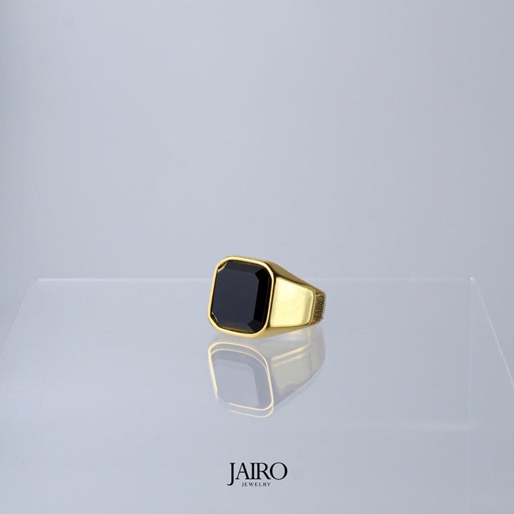 JAIRO Maxus Black Signet Ring in Gold