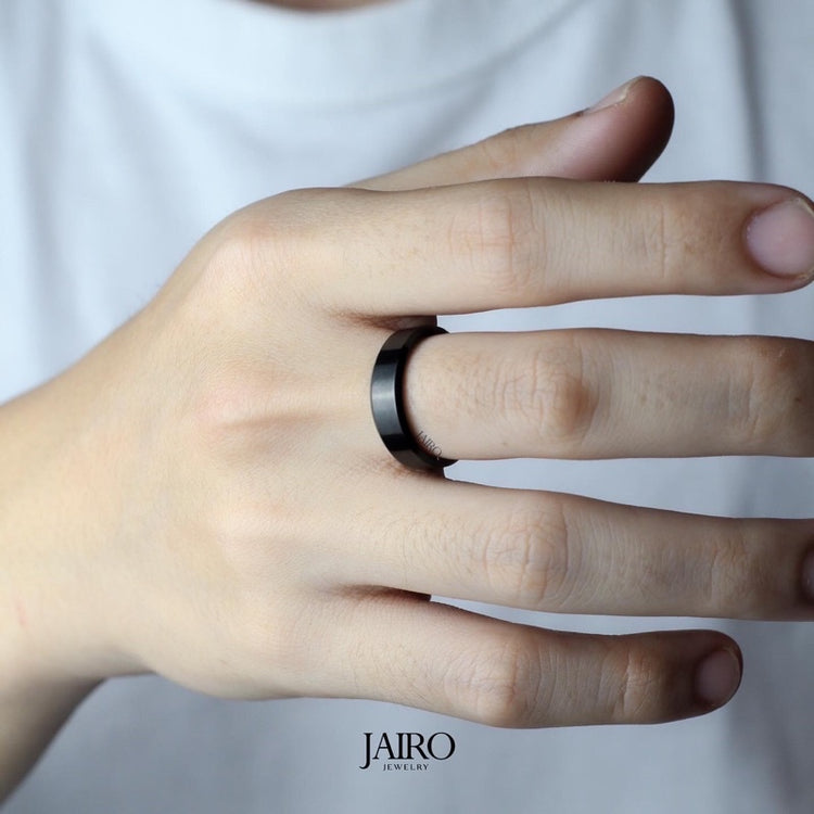 JAIRO Hugo Band Ring in Jet Black