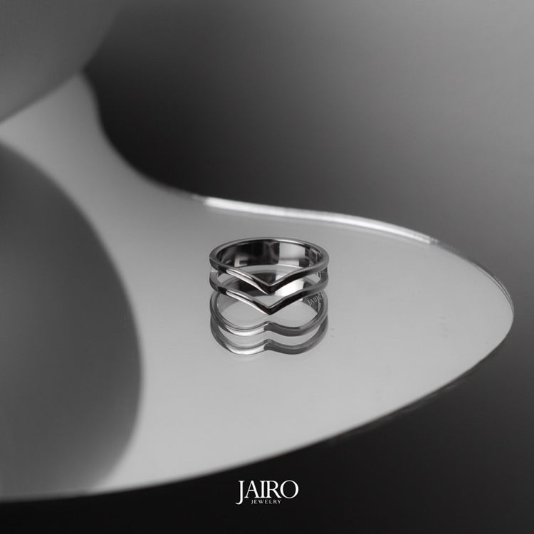 JAIRO Vega Double V Ring in Silver