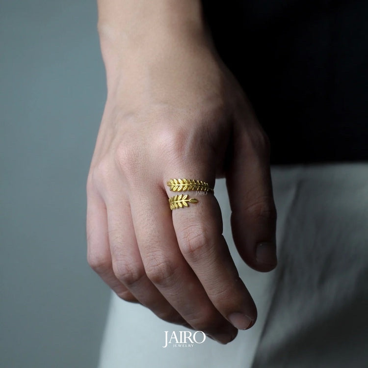 JAIRO Palmo Adjustable Ring in Gold