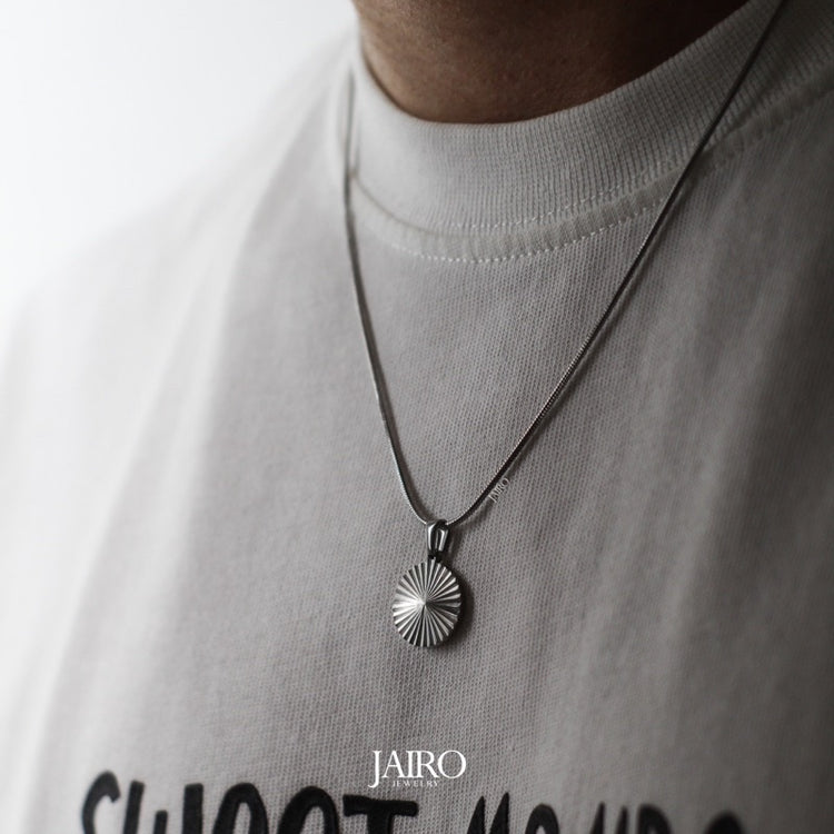 JAIRO Otto Disc Necklace in Silver