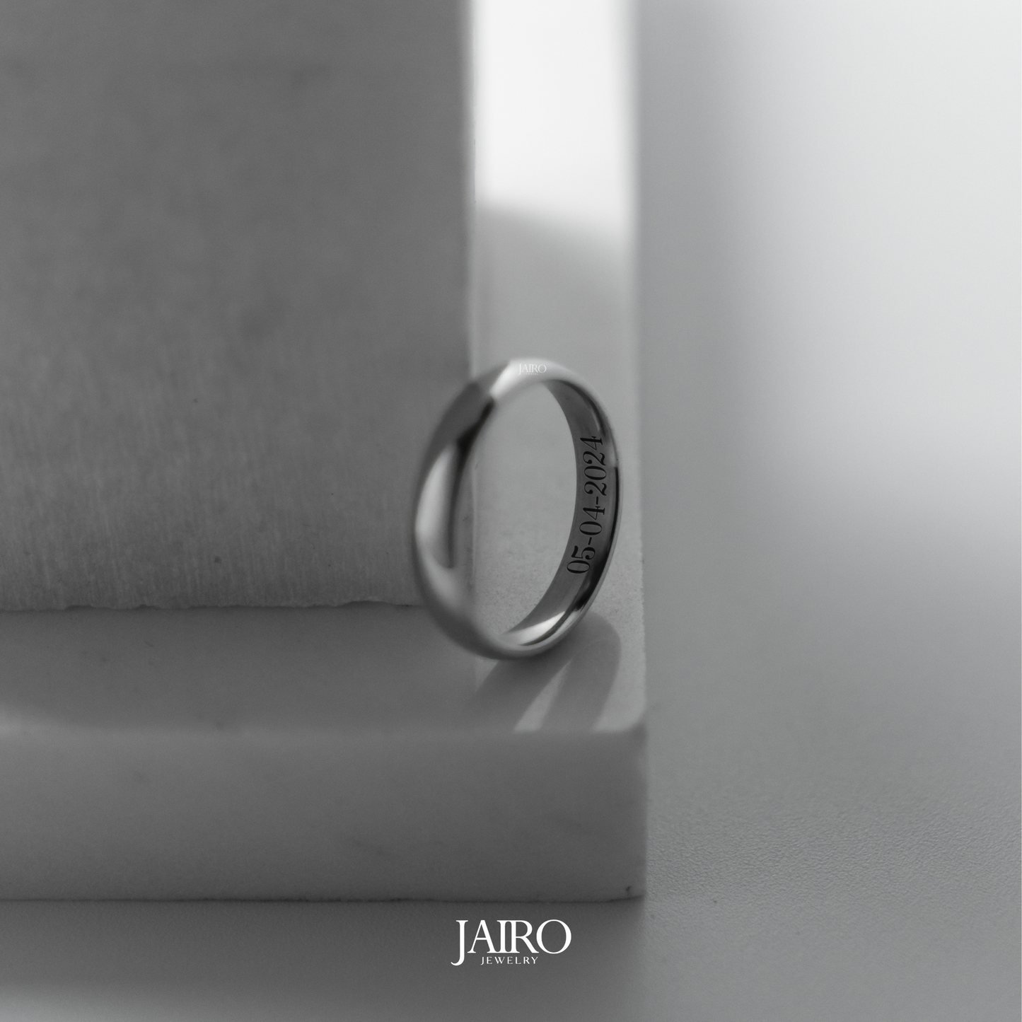 JAIRO Engraved Classic Ring in Silver