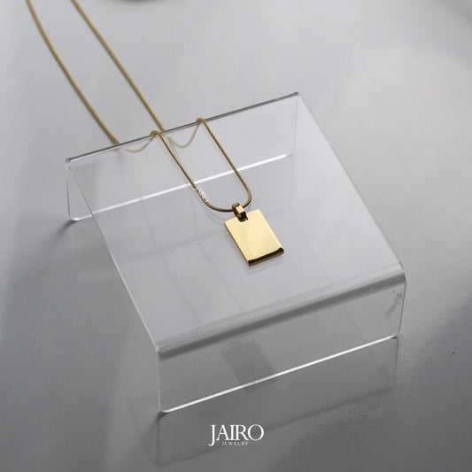 JAIRO Pierre Tag Necklace in Gold
