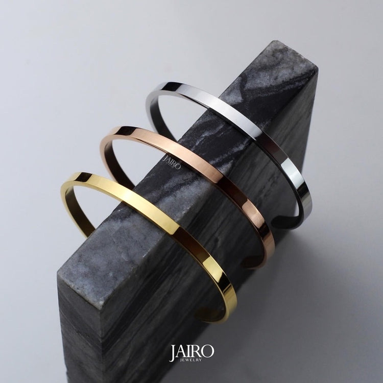 JAIRO Nero Cuff Bangle in Silver