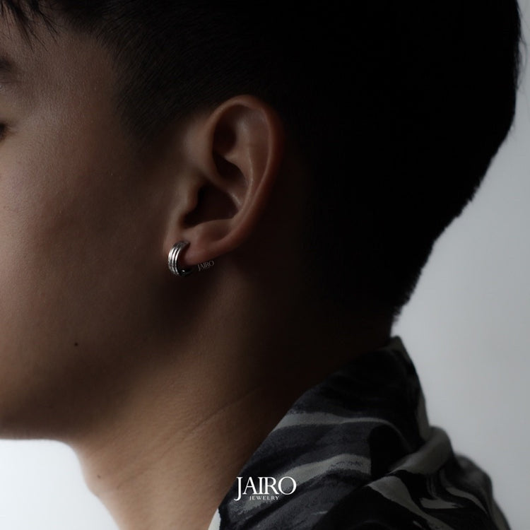 JAIRO Carter Clip Earring in Silver