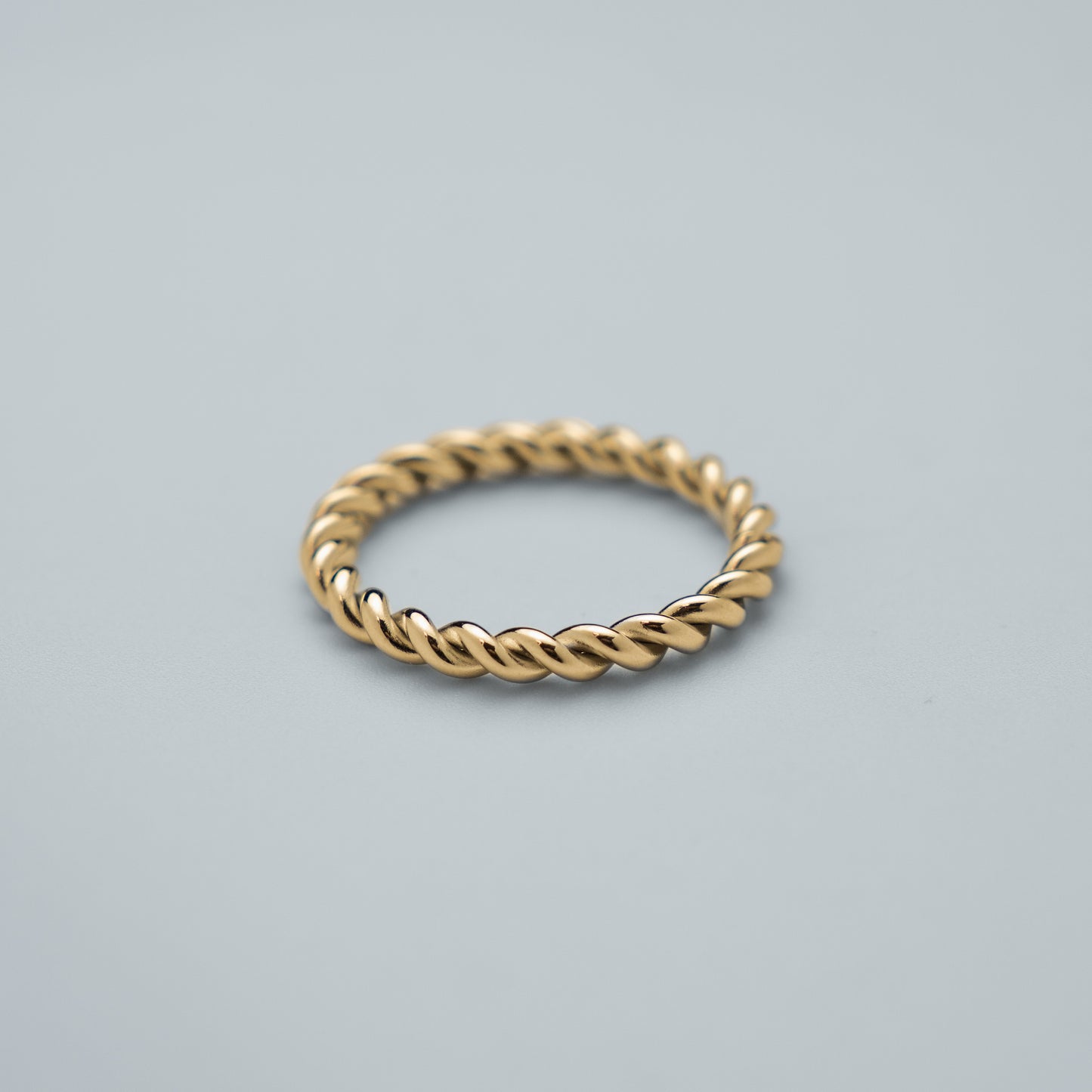 JAIRO Helix Twisted Ring in Gold