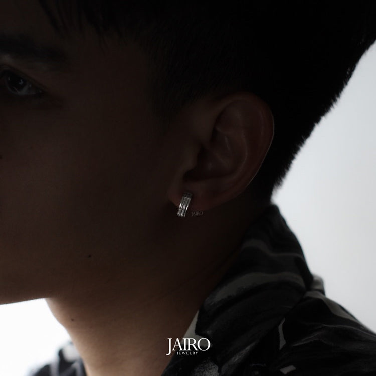 JAIRO Carter Clip Earring in Silver