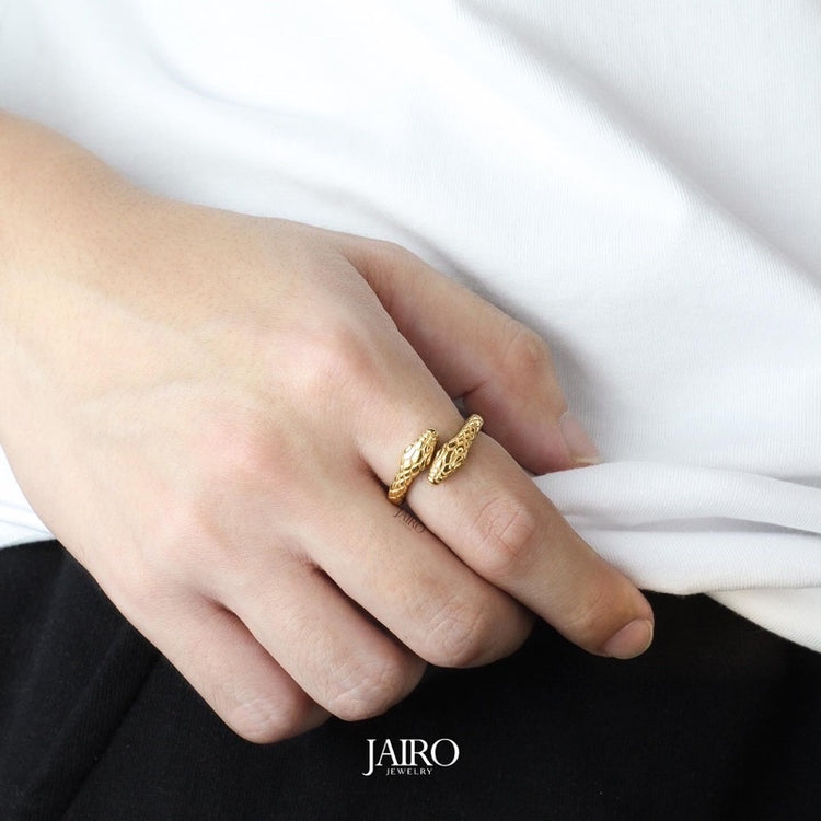 JAIRO Serafin Twin Snake Ring in Gold