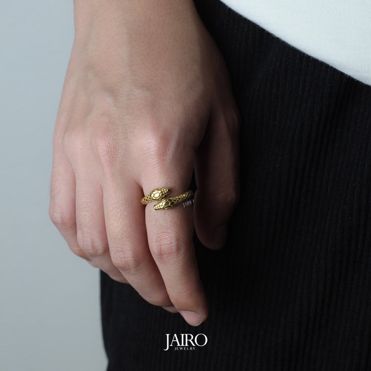 JAIRO Serafin Twin Snake Ring in Gold