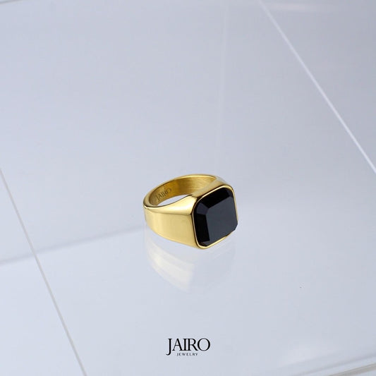 JAIRO Maxus Black Signet Ring in Gold