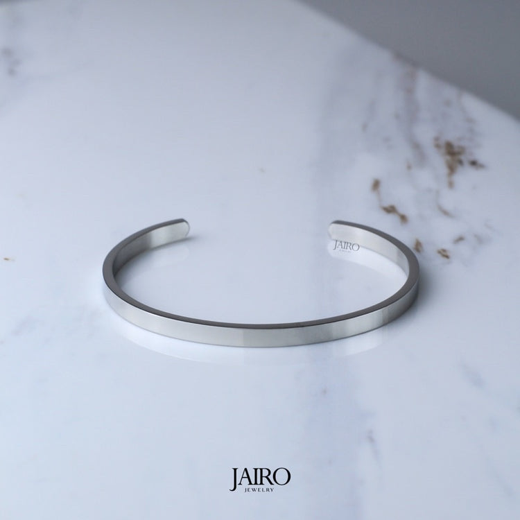 JAIRO Nero Cuff Bangle in Silver