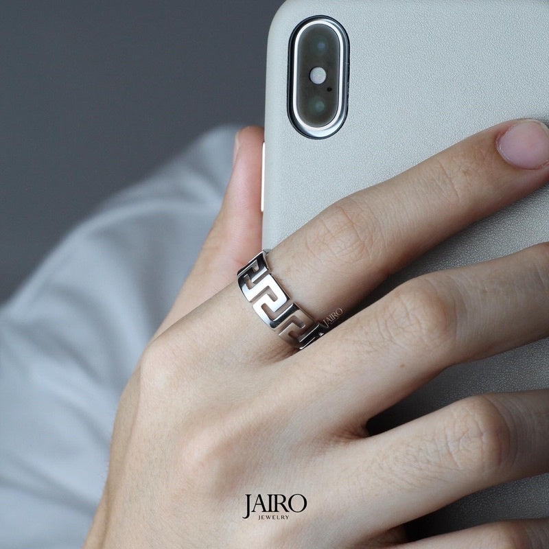 JAIRO Giza Labyrinth Ring in Silver