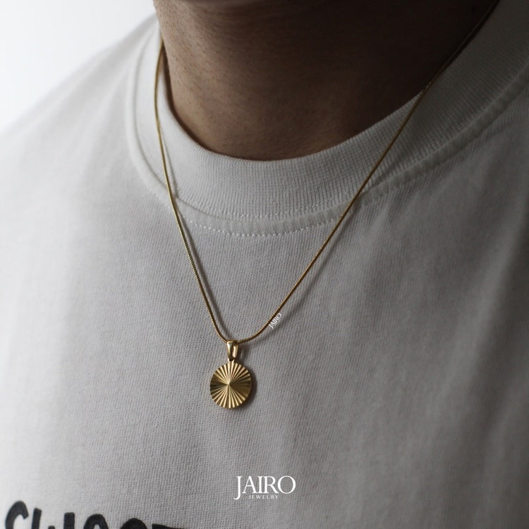 JAIRO Otto Disc Necklace in Gold
