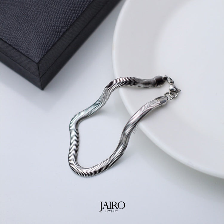 JAIRO Snake Chain Bracelet in Silver