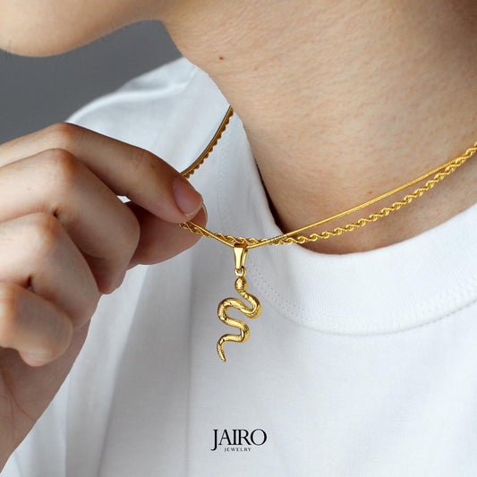 JAIRO Silvio Snake Necklace in Gold