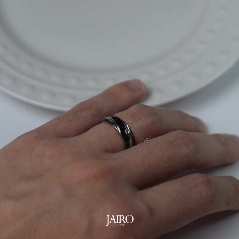 JAIRO Elio Ring in Titanium Black