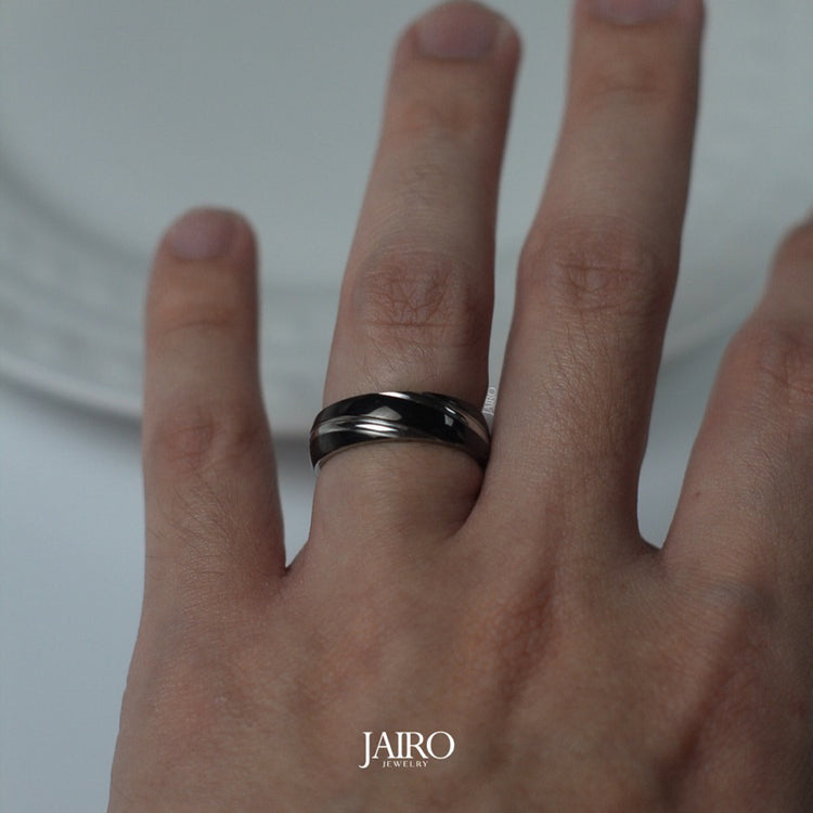 JAIRO Elio Ring in Titanium Black