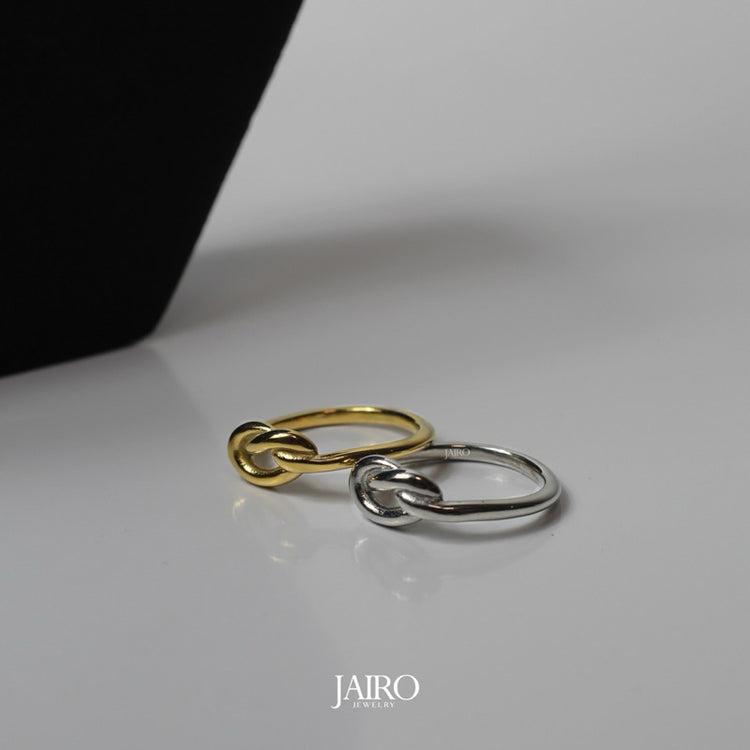 JAIRO Amore Knot Promise Ring in Gold