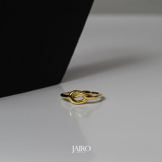 JAIRO Amore Knot Promise Ring in Gold