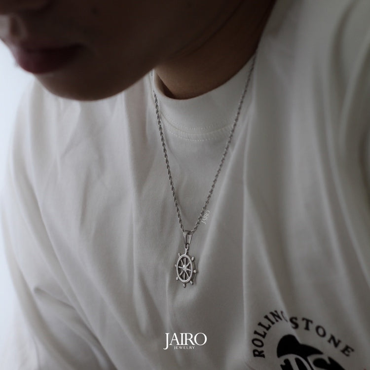 JAIRO Elonso Helm Necklace in Silver