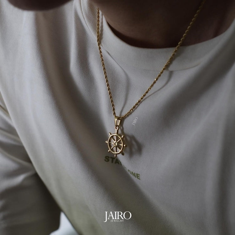 JAIRO Elonso Helm Necklace in Gold
