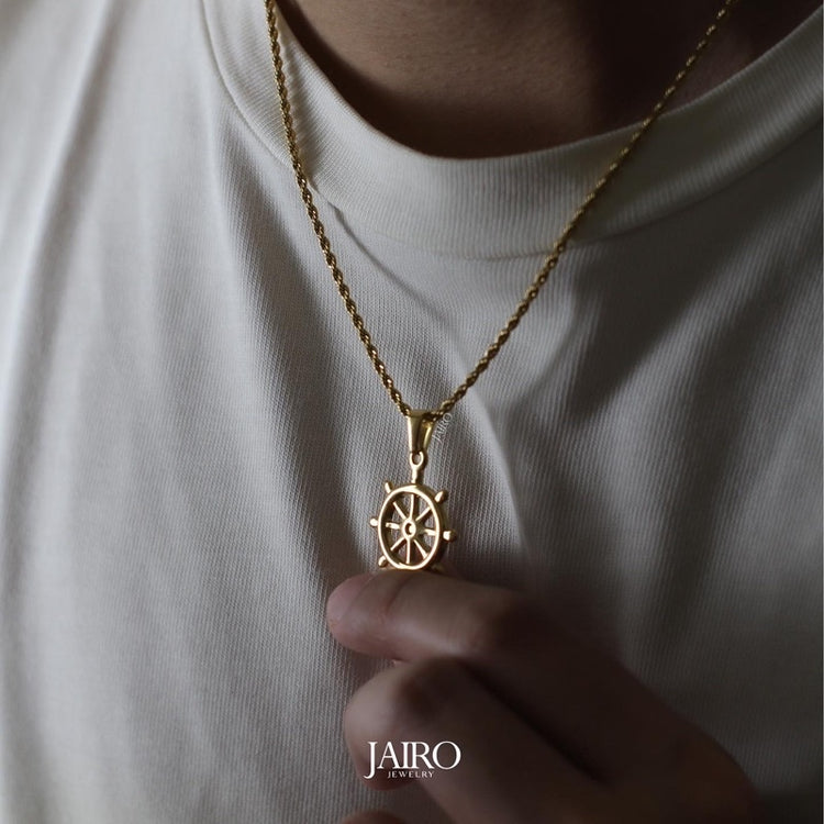 JAIRO Elonso Helm Necklace in Gold